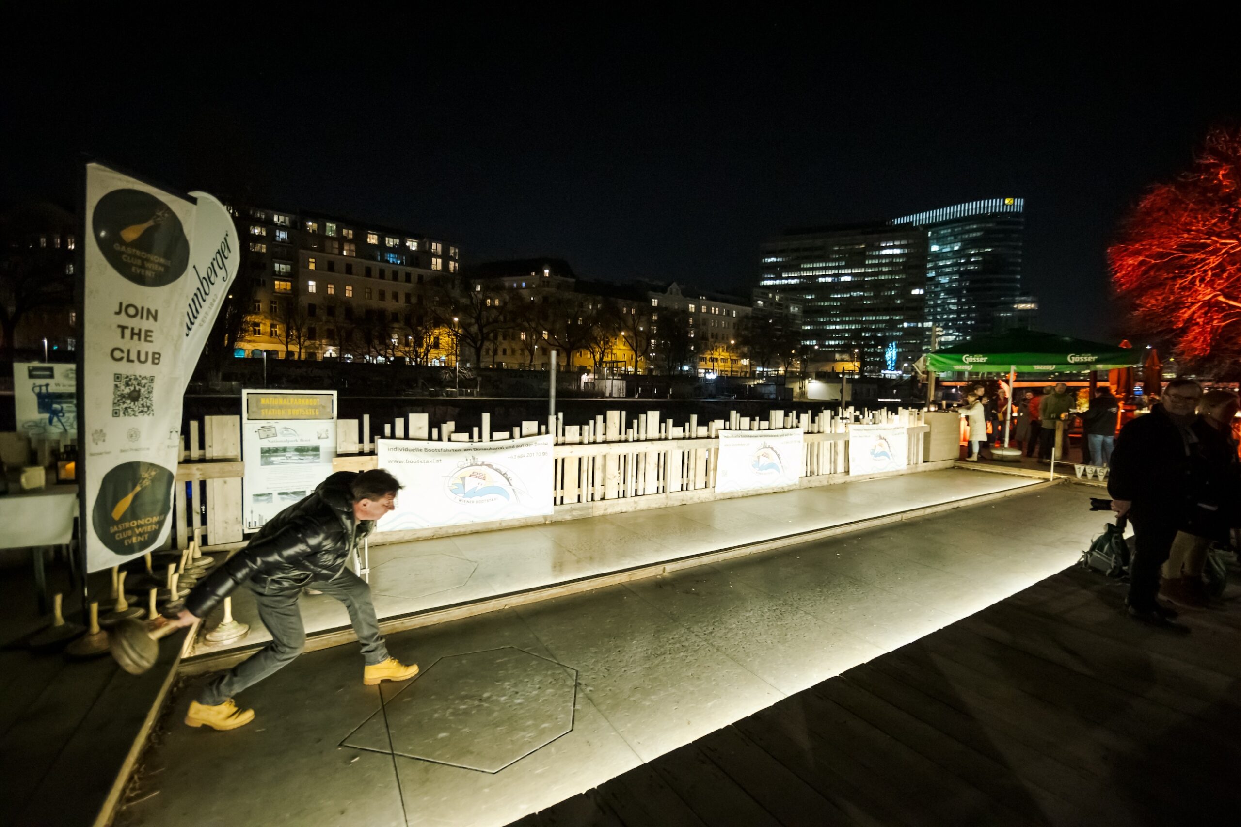 Eisstockschießen im Feuerdorf